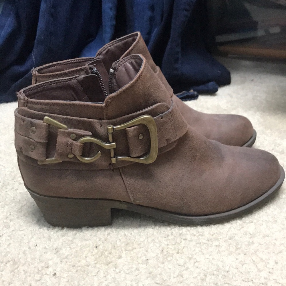 BOOTIES! Brown suede